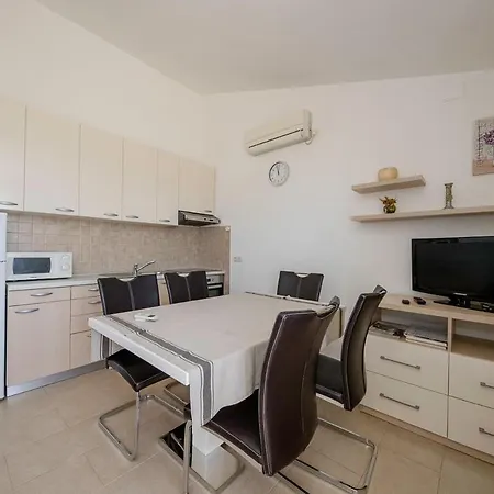 Lidia Apartament Mundanije