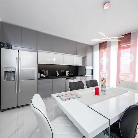 Apartament Lidia *