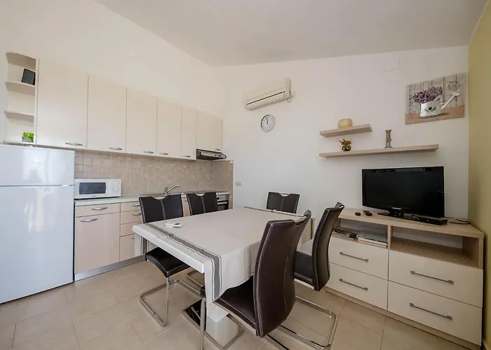 Lidia Apartman Mundanije